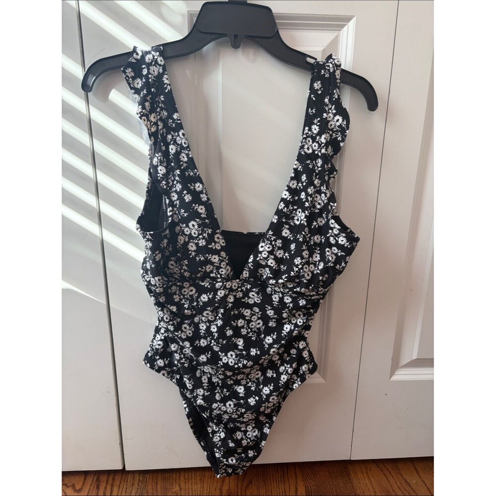 Freshwater Black Floral Ruffle One-Piece Swimsuit Size Large